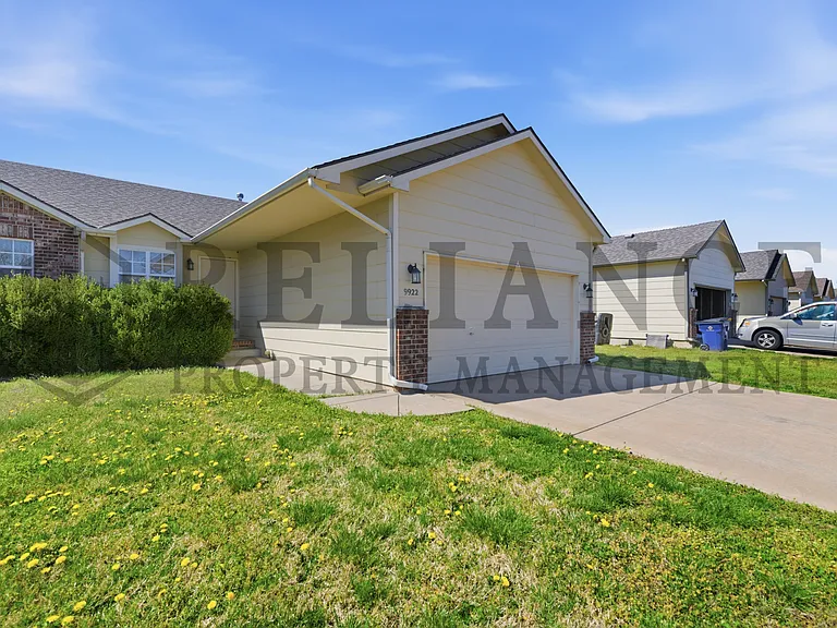 9922 E Kinkaid Cir — Photo 1