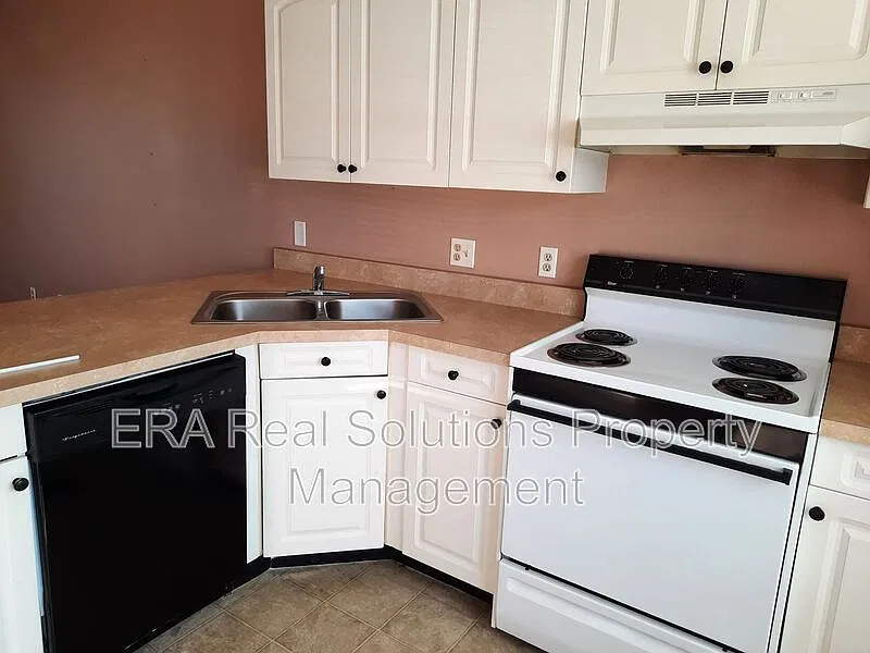 2 bed, 1.5 bath, $895 — Photo 3