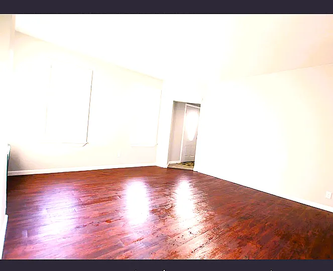 539 Baldwin St — Photo 2