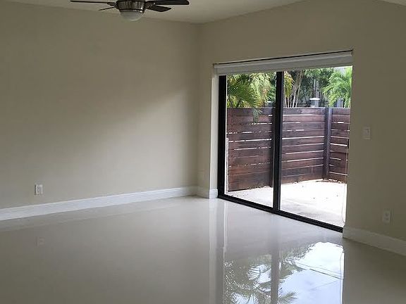 5th image of 207 SE 10th Ter
