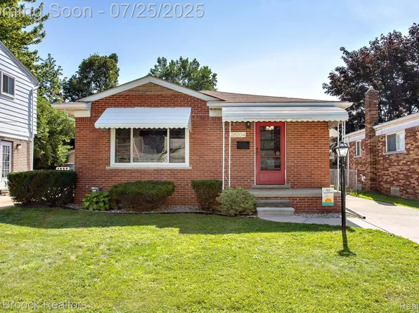 28204 Rockwood St, Saint Clair Shores, MI 48081