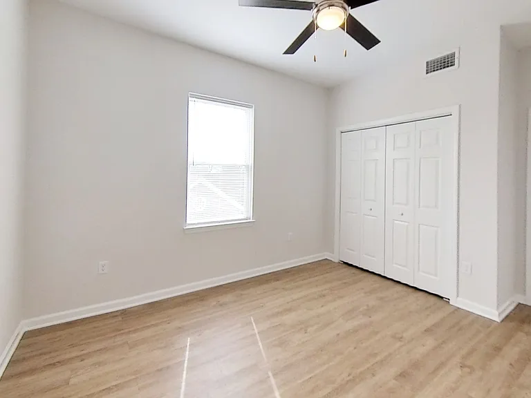 Carolina Heights — Photo 10