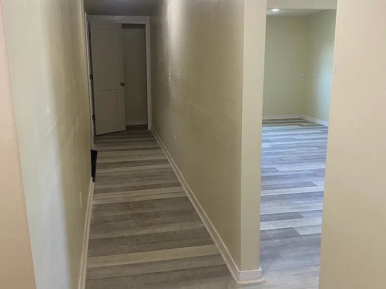 2111 Washington St W — Photo 6