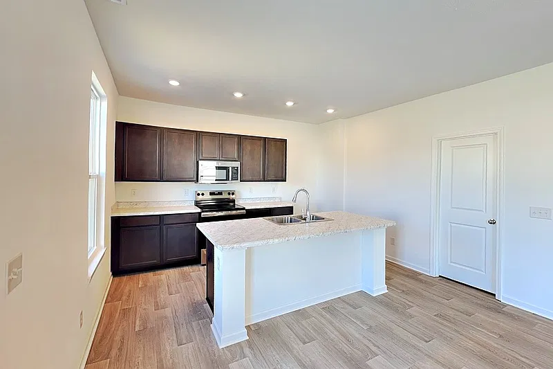 3 bed, 2.5 bath, 1594 sqft, $1,795 — Photo 4