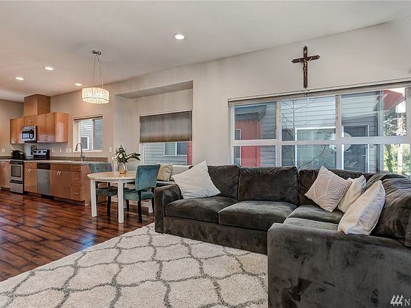 3rd image of 12020C 32nd Ave NE