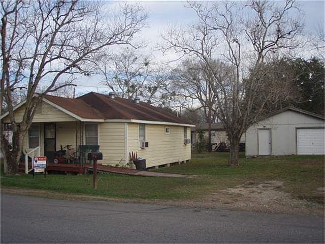 2nd image of 810 N Lake Ave