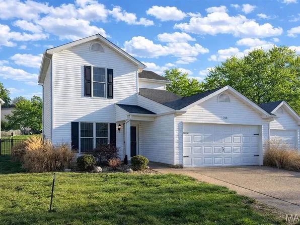 709 College Park Dr, Wentzville, MO 63385