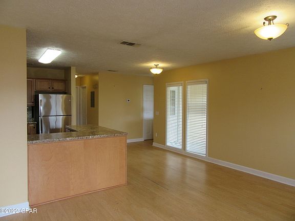 4th image of 820 Premier Dr