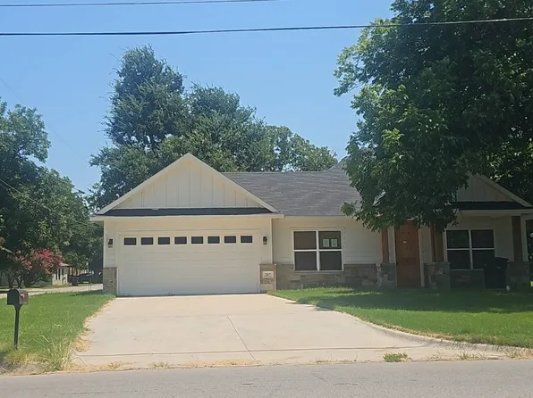 207 S Washington St, Cleburne, TX 76031