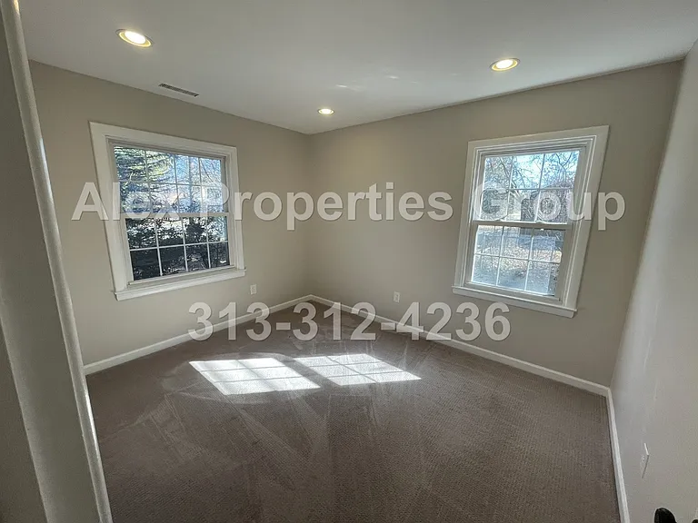 31045 Sheridan Dr — Photo 15