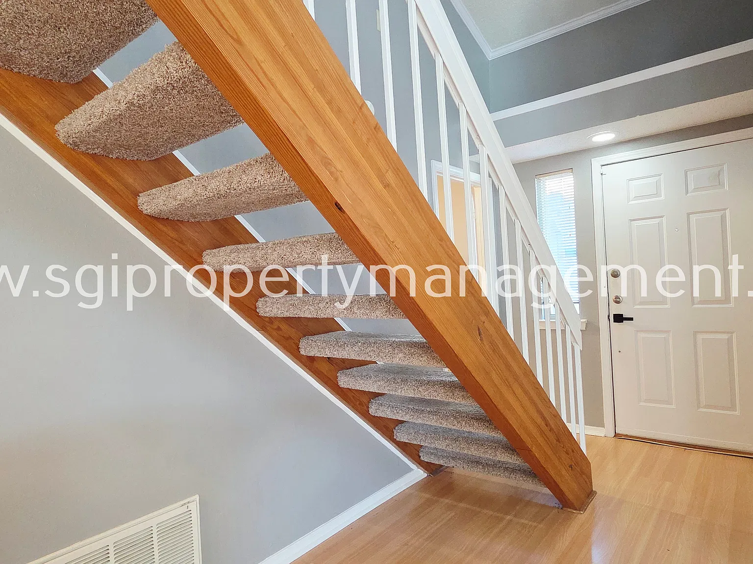 Modern condo living in North Dallas — Photo 4