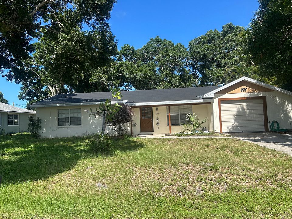 1st image of 1076 37th Ave
