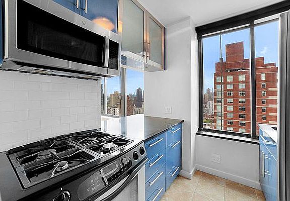 4th image of 300 E 93rd St APT 33E