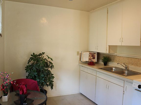 Kitchen eating area with western facing windows