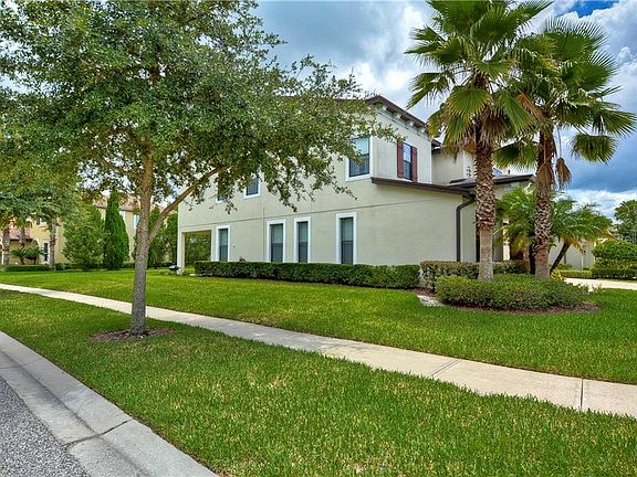 3rd image of 8017 Hampton Glen Dr
