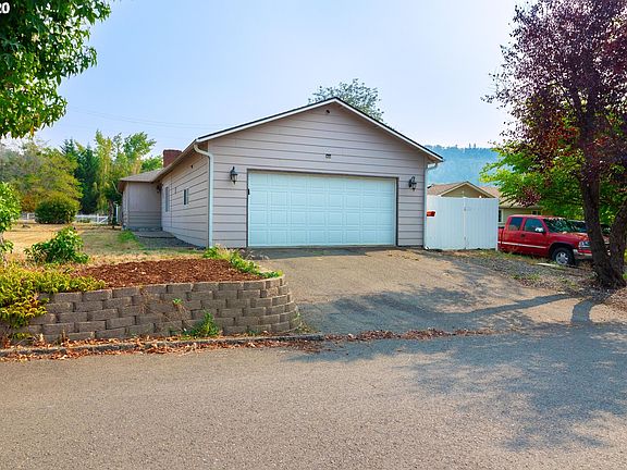 3rd image of 733 Knoll Ave
