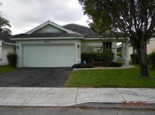 9313 Arborwood Cir, Davie, FL 33328