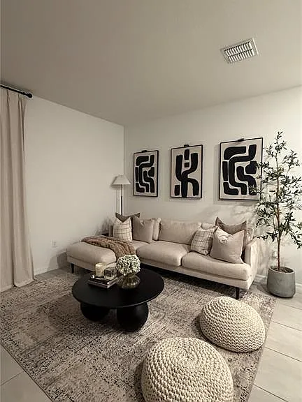 Canary Ave — Photo 2