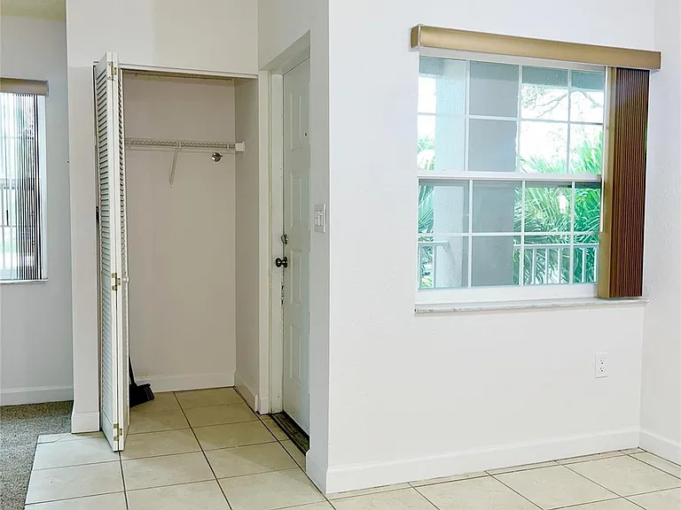 2850 N Oakland Forest Dr #215 — Photo 4