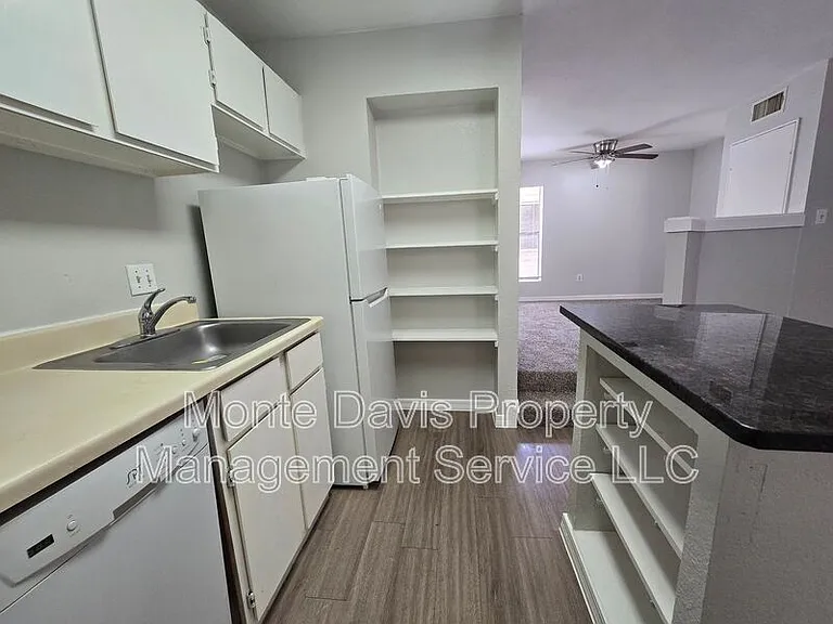 513 S Park Dr #201 — Photo 8
