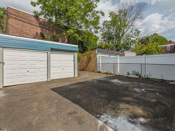 3rd image of 645 Nye Ave