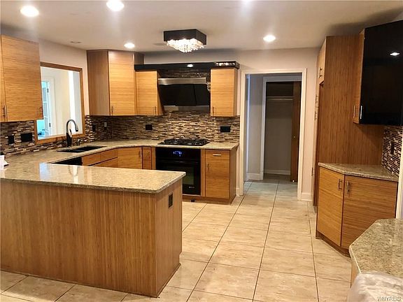 2nd image of 27 Tudor Ct
