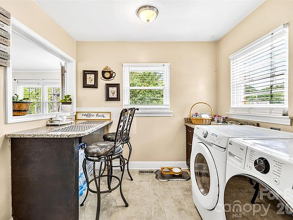 3rd image of 145 Driftwood Dr