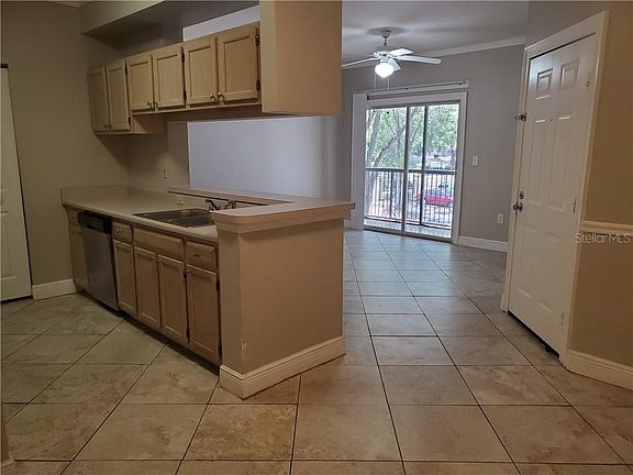 3rd image of 5620 Pinnacle Heights Cir APT 205