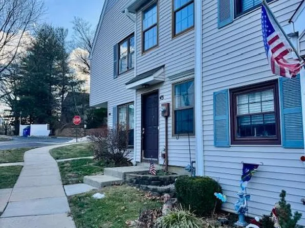 43 Queens Way, Englishtown, NJ 07726