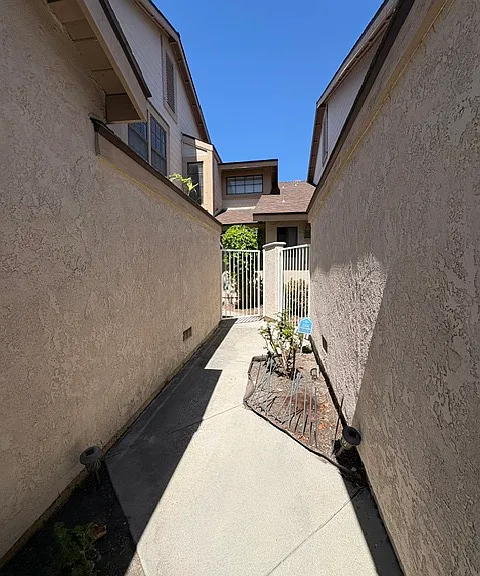 21441 Firwood — Photo 5