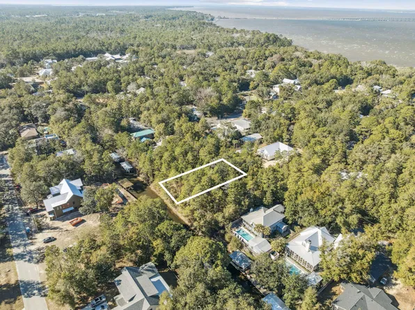 15 Morrison Ave, Pt Washington, FL 32459