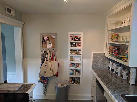 3rd image of 3333 Stuart Ave APT 2