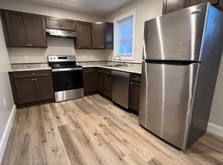 591 Broadway St #1R, Lowell, MA 01854