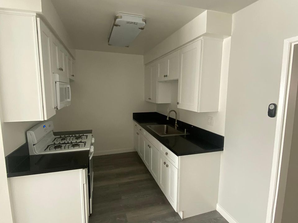 1st image of 18614 Burbank Blvd APT 8