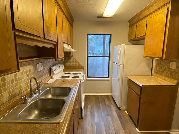 2nd image of 105 N Birch St #1