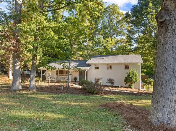 650 Brentwood Ct, Winston Salem, NC 27104