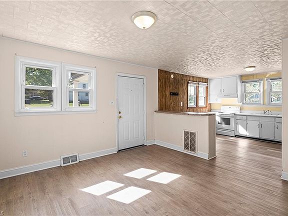 4th image of 603 Efird St