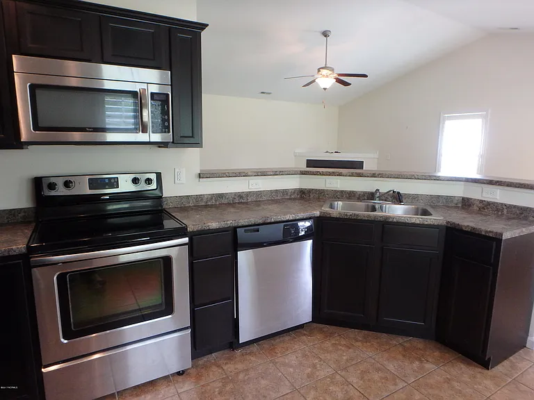 106 Farmgate Dr — Photo 4