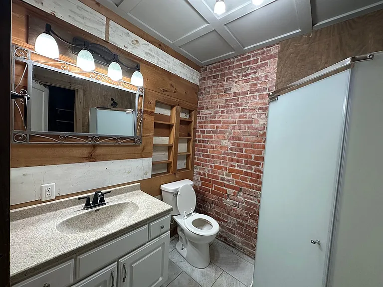 414 Wilson St — Photo 2