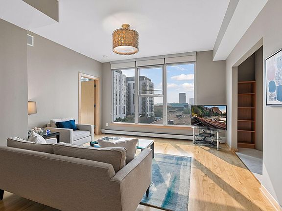 3rd image of 215 10th Ave S Unit 637