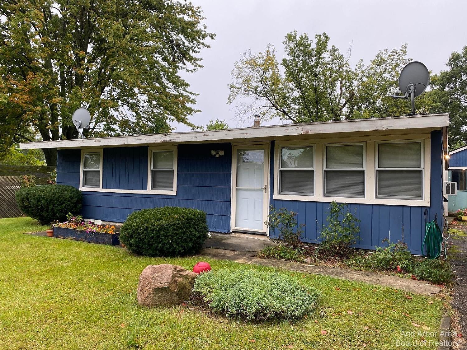 10434 Lakeview Dr, Whitmore Lake, MI 48189 Zillow