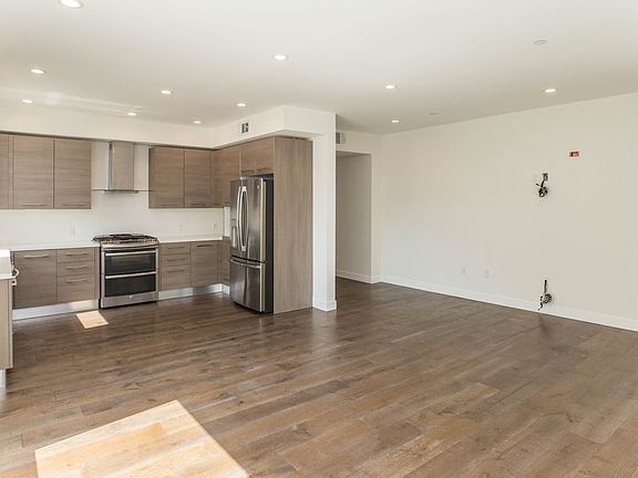 5th image of 10663 Kinnard Ave #101