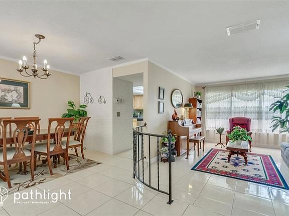 5th image of 825 Mimosa Dr