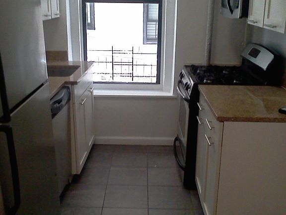 3rd image of 4 Fort Washington Ave