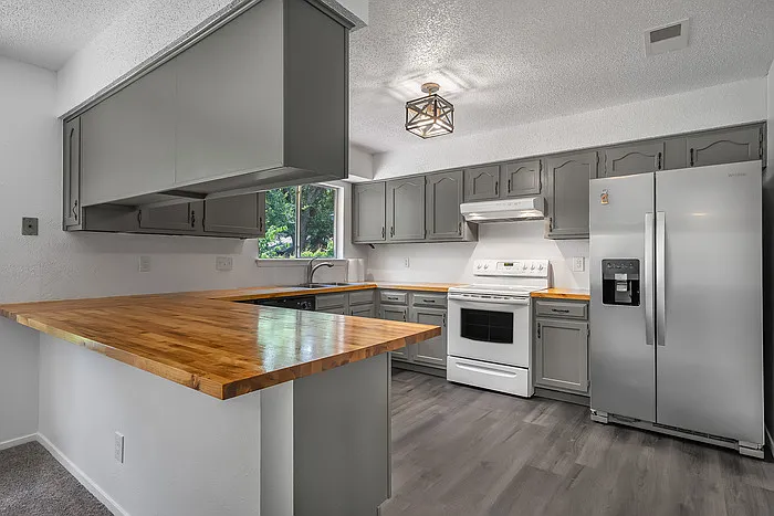 4209 Harcourt Dr — Photo 4