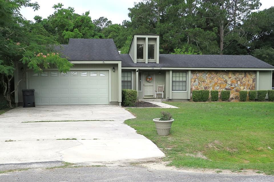 1st image of 3105 Oakwood Ter