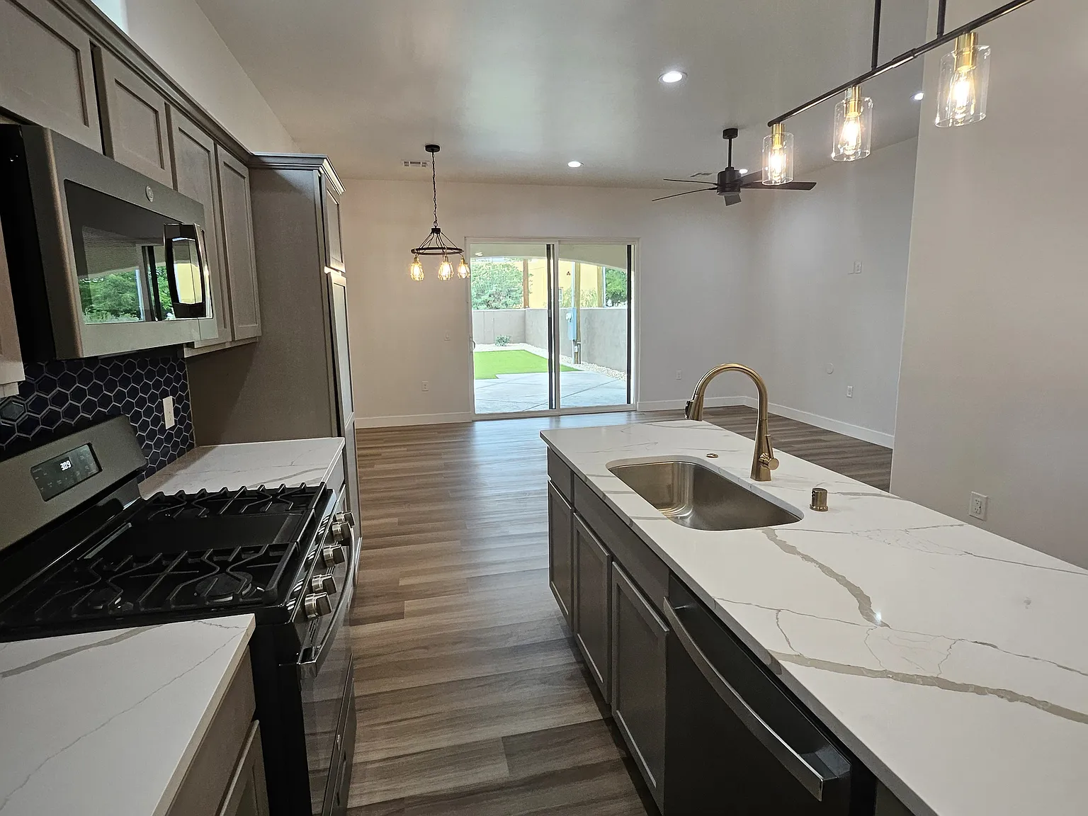 3 bed, 2.5 bath, 1550 sqft, $1,775 — Photo 4