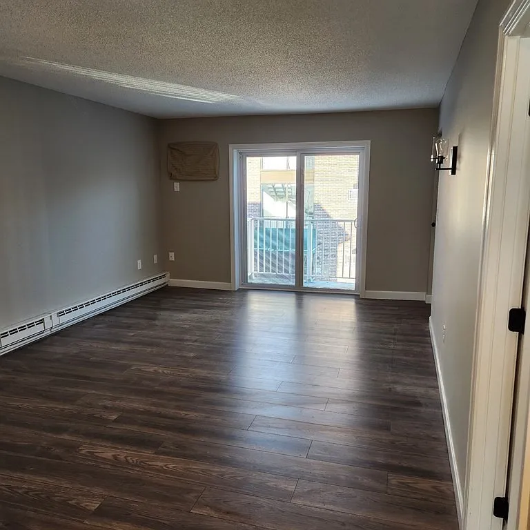 1 bed, 660 sqft, $1,900 — Photo 3