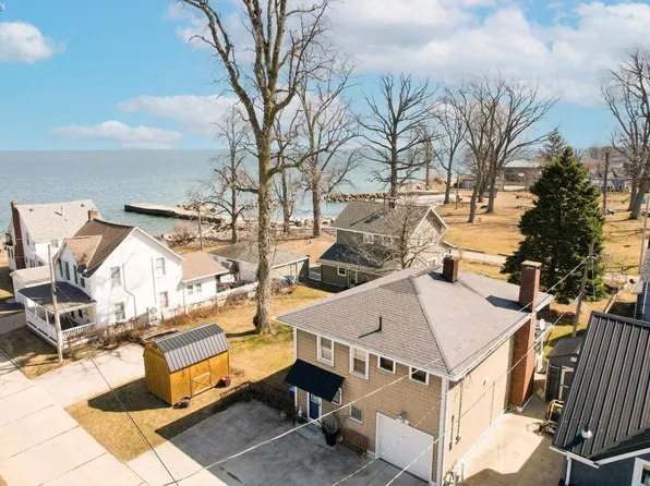 22 Oakwood Ave, Huron, OH 44839