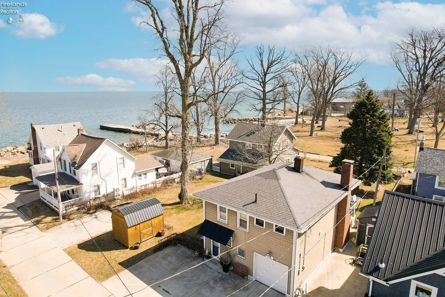 22 Oakwood Ave photo 1